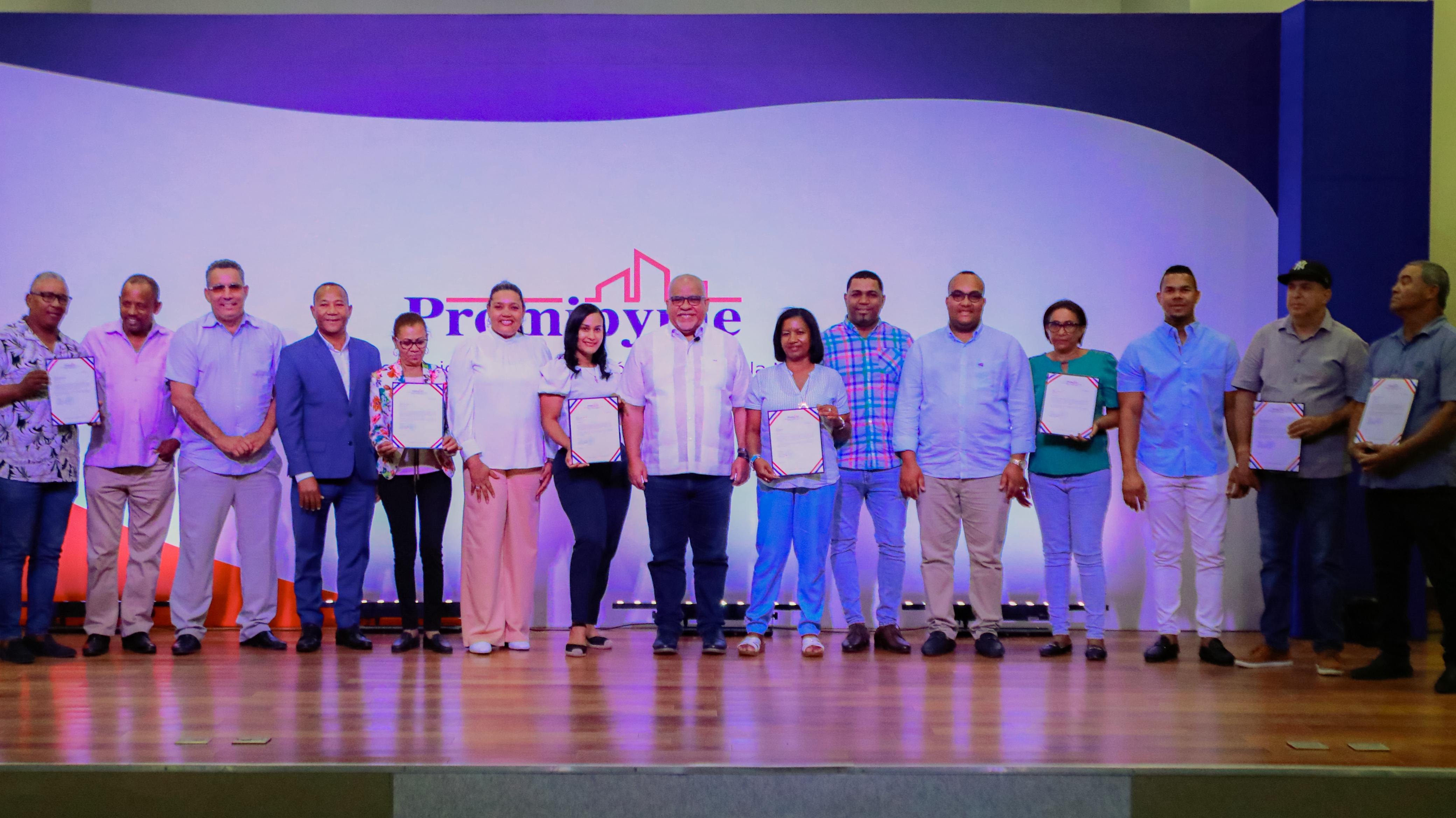 Entrega Credito En Azua